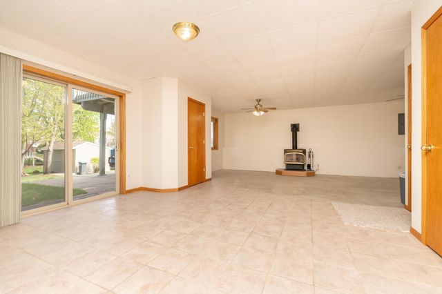 1105 Apgar Street S, Shakopee, MN 55379