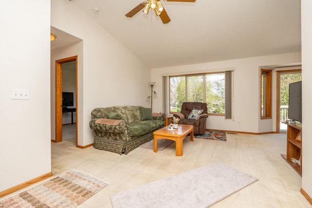 1105 Apgar Street S, Shakopee, MN 55379