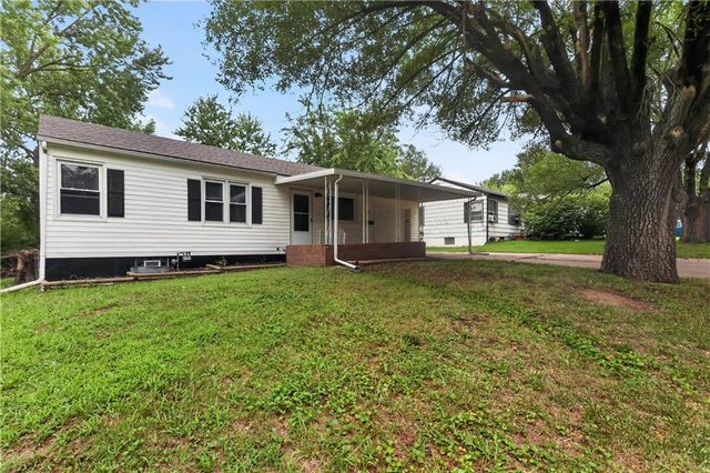 16703 E 2 Street N, Independence, MO 64056