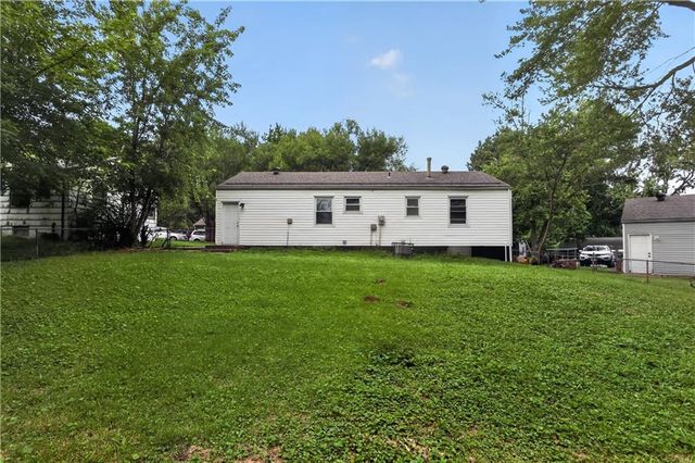16703 E 2 Street N, Independence, MO 64056
