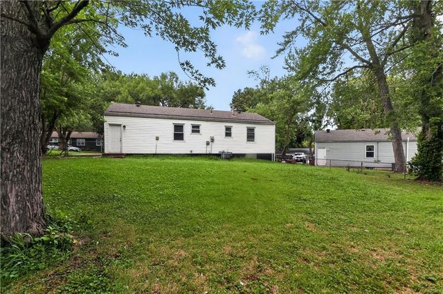 16703 E 2 Street N, Independence, MO 64056