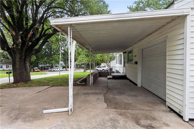 16703 E 2 Street N, Independence, MO 64056