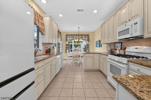 87 Saratoga Ct, Franklin Twp., NJ 08873