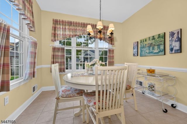 87 Saratoga Ct, Franklin Twp., NJ 08873