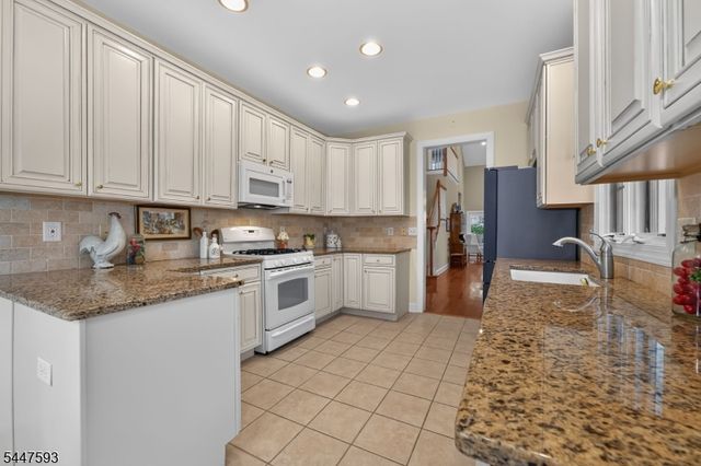 87 Saratoga Ct, Franklin Twp., NJ 08873