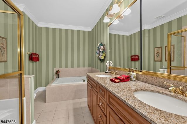 87 Saratoga Ct, Franklin Twp., NJ 08873