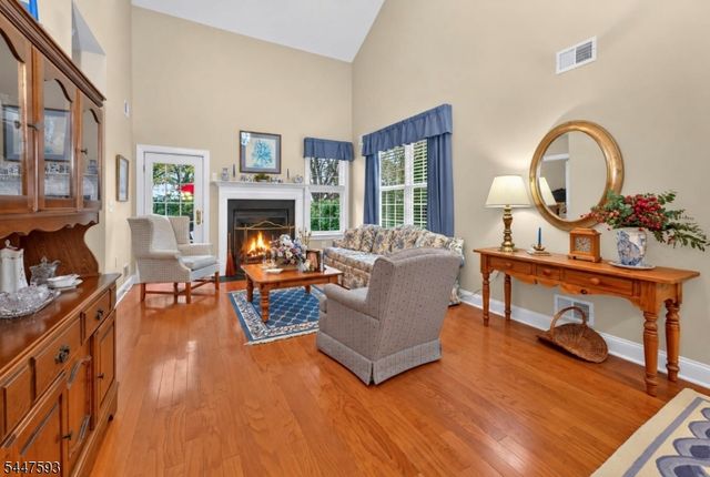87 Saratoga Ct, Franklin Twp., NJ 08873