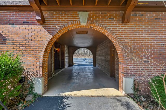 5147 S Farm Road 181, Springfield, MO 65804