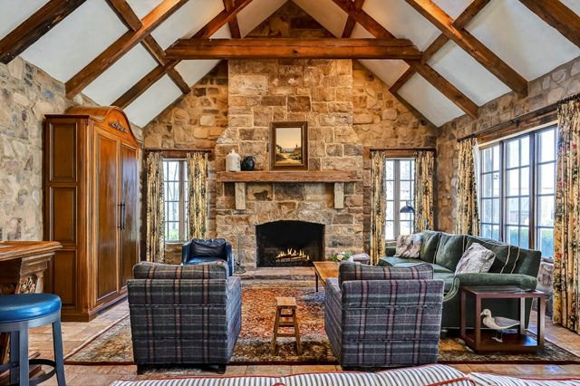 5147 S Farm Road 181, Springfield, MO 65804