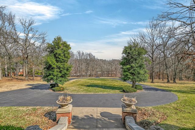 5147 S Farm Road 181, Springfield, MO 65804