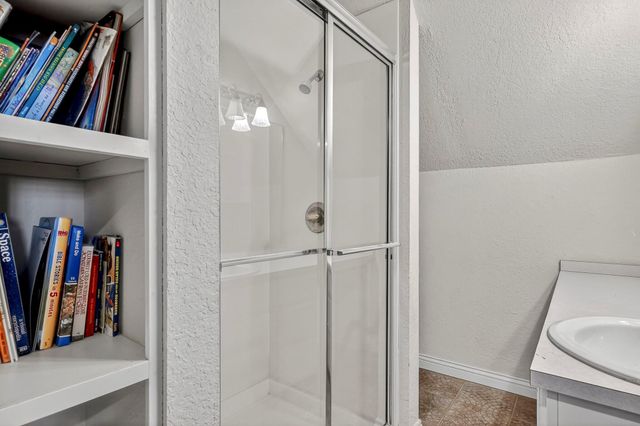 5147 S Farm Road 181, Springfield, MO 65804