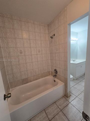 9287 NW 18th St, Pembroke Pines, FL 33024