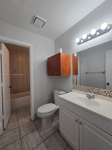 9287 NW 18th St, Pembroke Pines, FL 33024