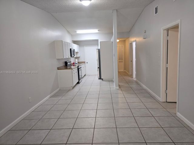 9287 NW 18th St, Pembroke Pines, FL 33024