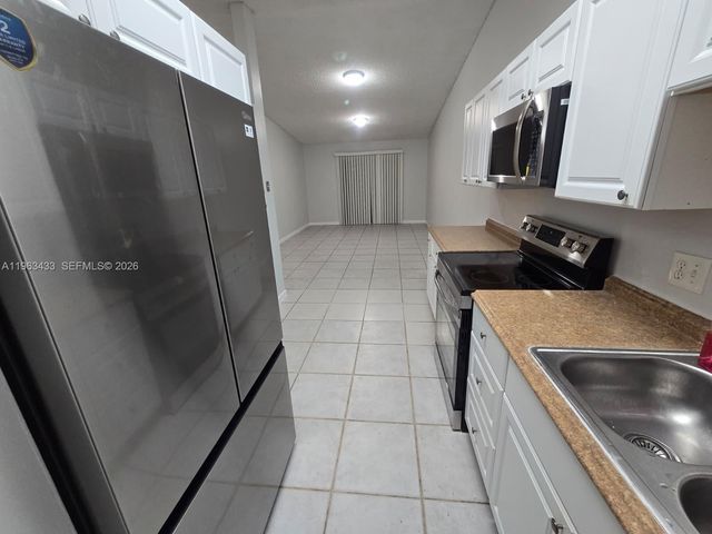 9287 NW 18th St, Pembroke Pines, FL 33024