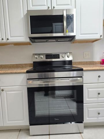 9287 NW 18th St, Pembroke Pines, FL 33024