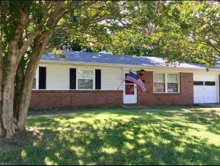 3621 Edinburgh DR, Virginia Beach, VA 23452