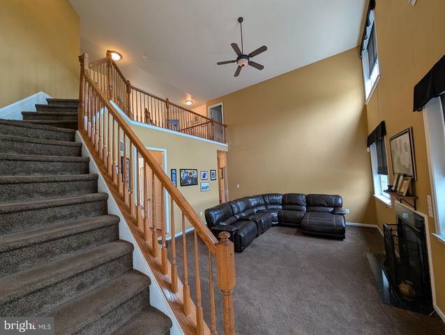 5 TURNOUT LN, Etters, PA 17319