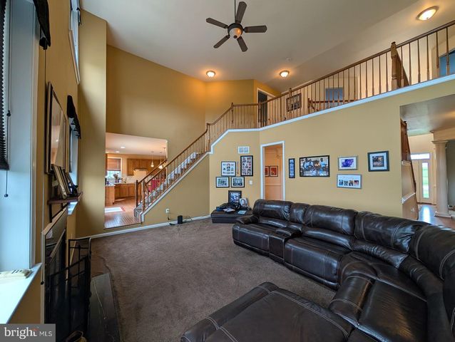 5 TURNOUT LN, Etters, PA 17319