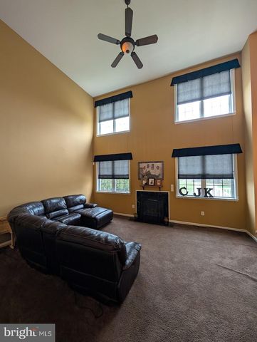 5 TURNOUT LN, Etters, PA 17319