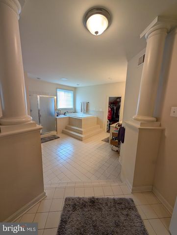 5 TURNOUT LN, Etters, PA 17319