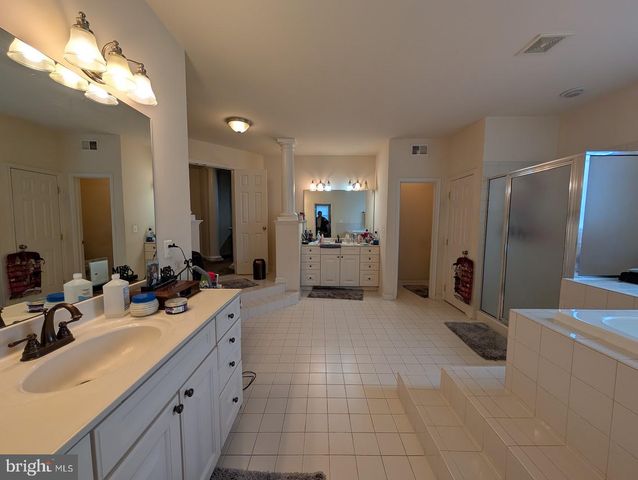 5 TURNOUT LN, Etters, PA 17319