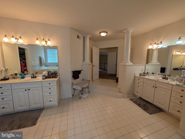 5 TURNOUT LN, Etters, PA 17319