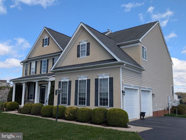 5 TURNOUT LN, Etters, PA 17319