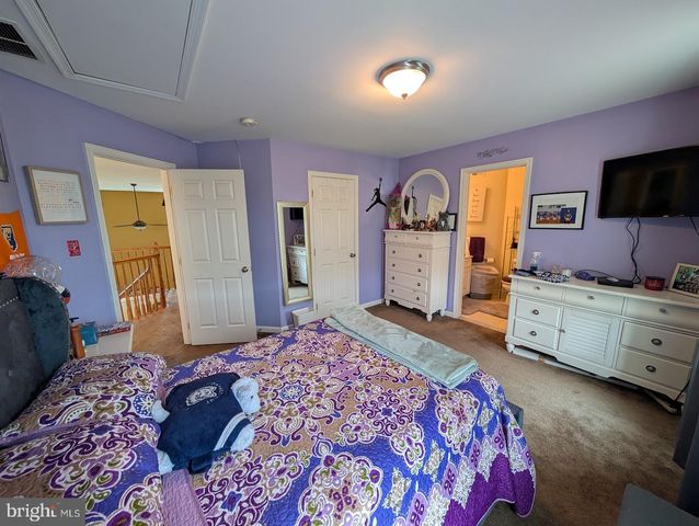 5 TURNOUT LN, Etters, PA 17319