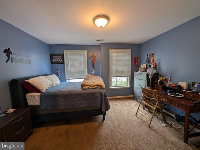 5 TURNOUT LN, Etters, PA 17319