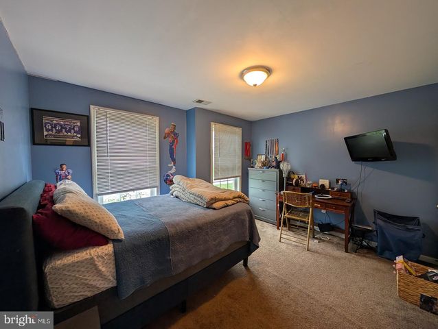 5 TURNOUT LN, Etters, PA 17319