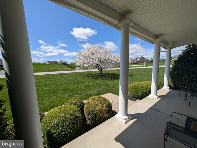 5 TURNOUT LN, Etters, PA 17319