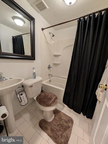 5 TURNOUT LN, Etters, PA 17319