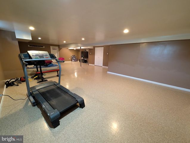 5 TURNOUT LN, Etters, PA 17319