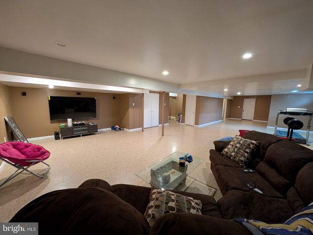 5 TURNOUT LN, Etters, PA 17319