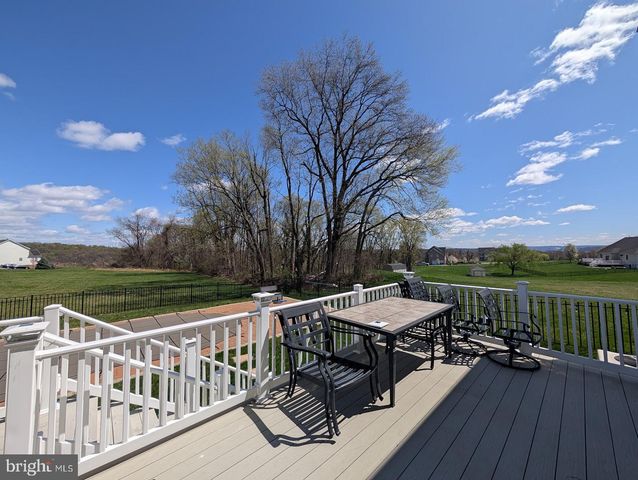 5 TURNOUT LN, Etters, PA 17319