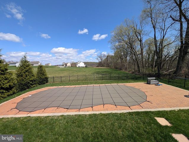 5 TURNOUT LN, Etters, PA 17319