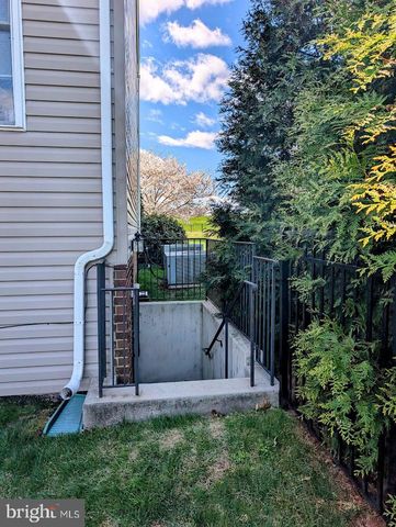 5 TURNOUT LN, Etters, PA 17319