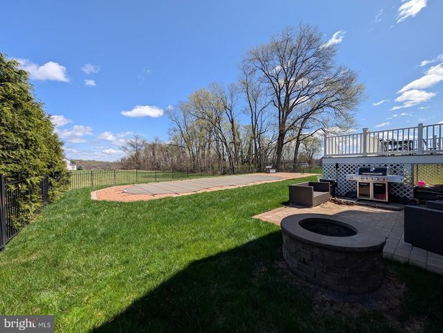 5 TURNOUT LN, Etters, PA 17319