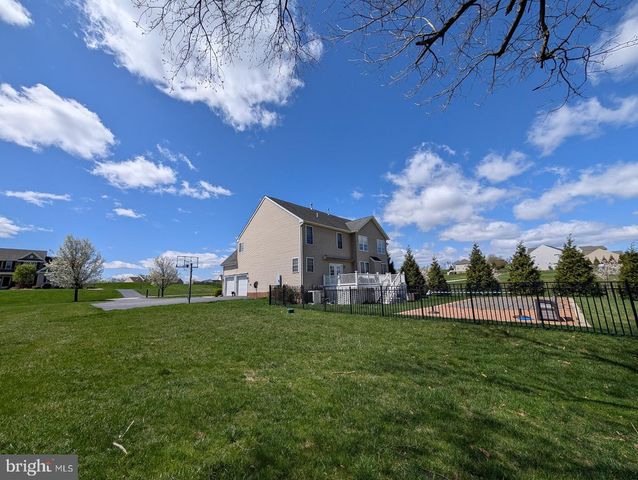 5 TURNOUT LN, Etters, PA 17319