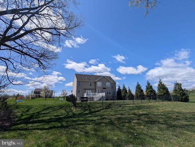 5 TURNOUT LN, Etters, PA 17319