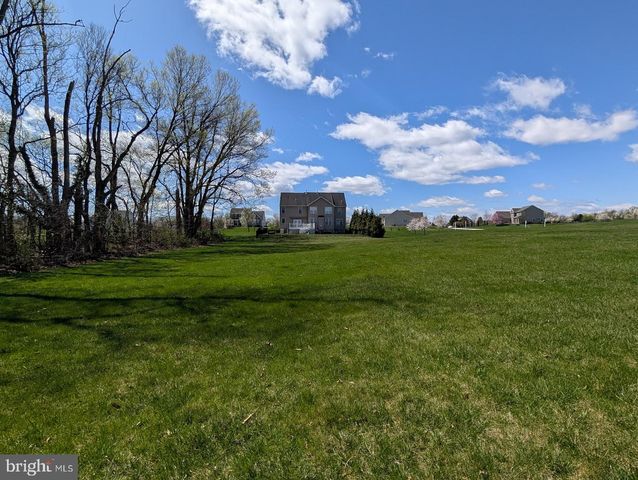 5 TURNOUT LN, Etters, PA 17319