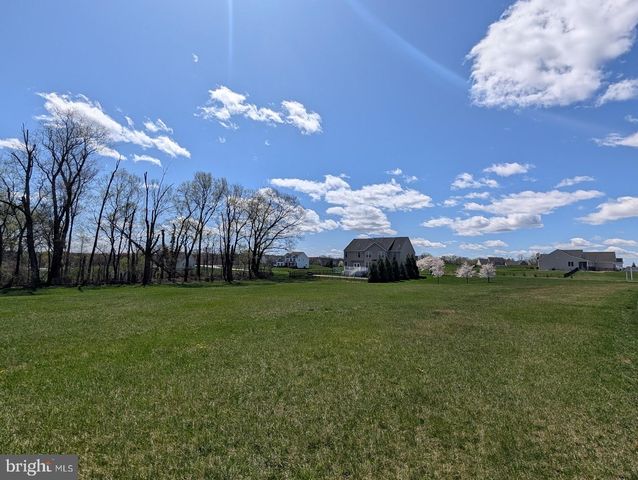 5 TURNOUT LN, Etters, PA 17319