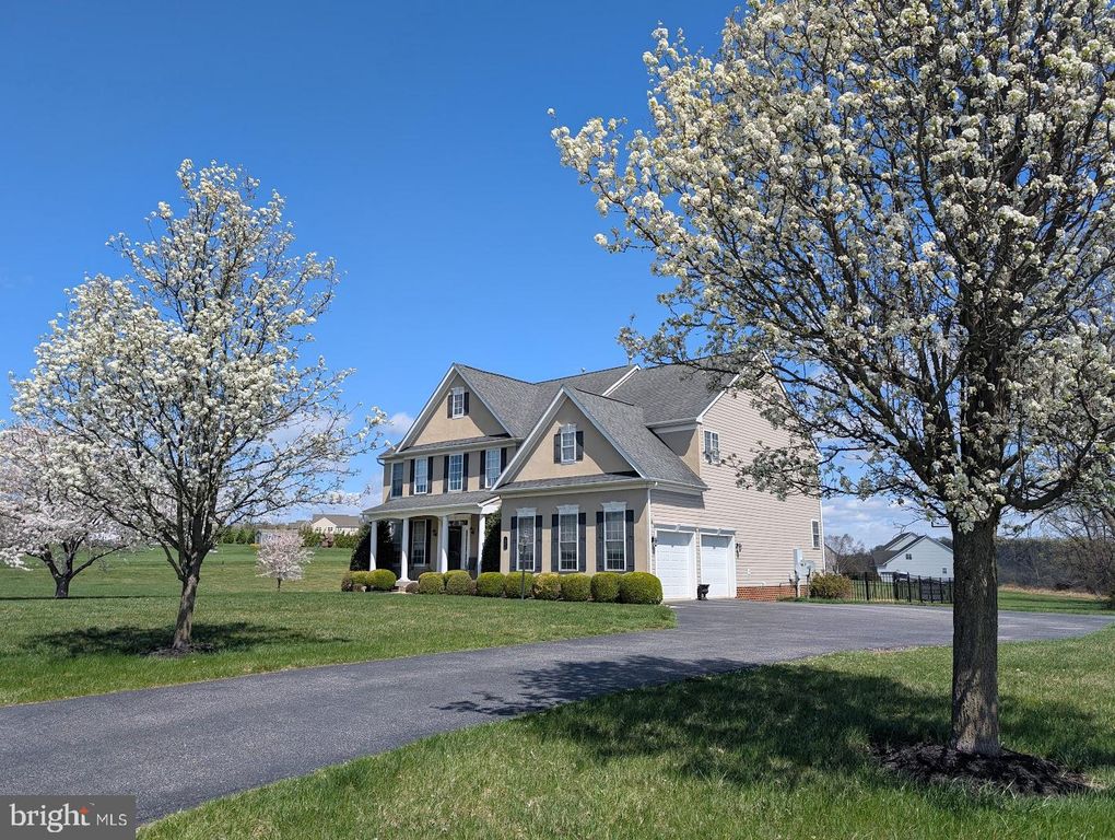 5 TURNOUT LN, Etters, PA 17319