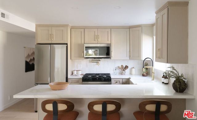 3030 Valle Vista Drive 27, Los Angeles, CA 90065