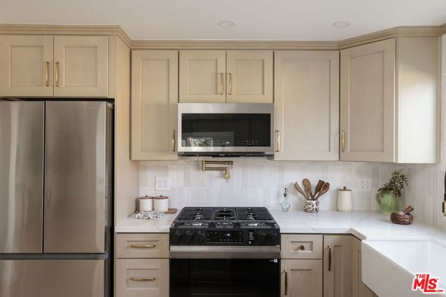 3030 Valle Vista Drive 27, Los Angeles, CA 90065