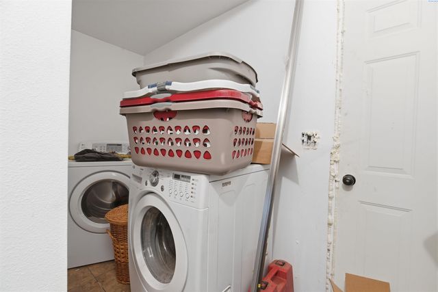 305 W Rednour St, Oakesdale, WA 99158