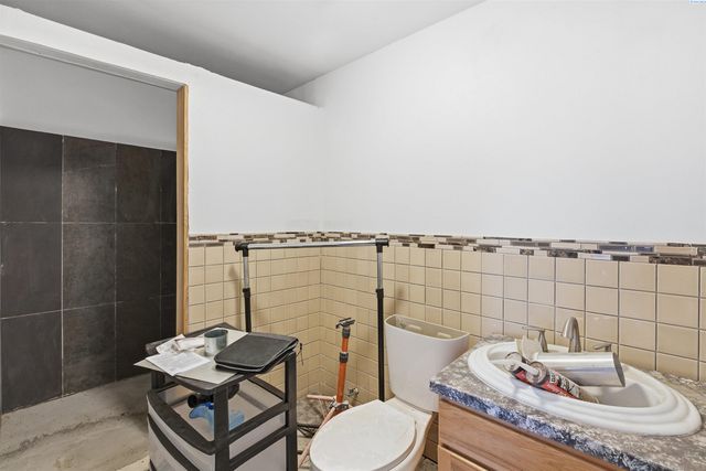 305 W Rednour St, Oakesdale, WA 99158