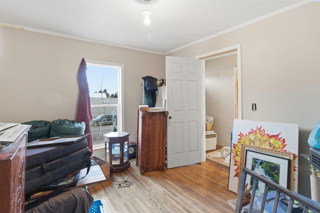 305 W Rednour St, Oakesdale, WA 99158