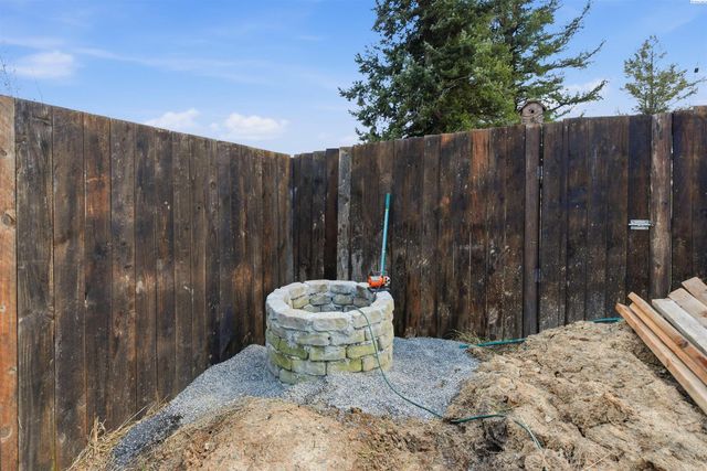 305 W Rednour St, Oakesdale, WA 99158